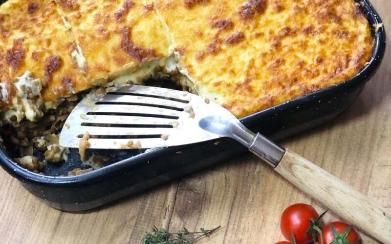 Xορτοφαγικό παστίτσιο με φακές και πέννες ζέας